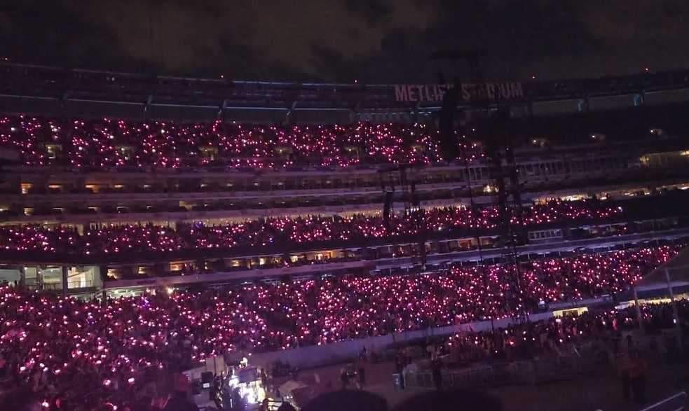 Festival crowd night